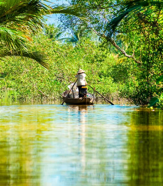 Barcos em um porto no delta Mekong, Can Tho, Vietnã — Fotografia de Stock