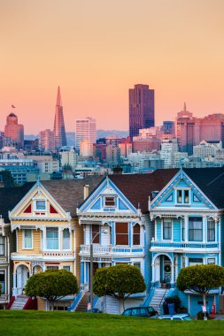 san Francisco, california boyalı hanımlar arasında parlayan oturmak
