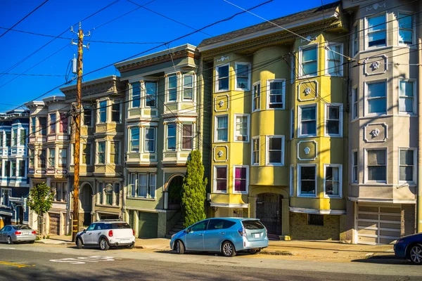 Farbenfrohe viktorianische Häuser in San Francisco, — Stockfoto