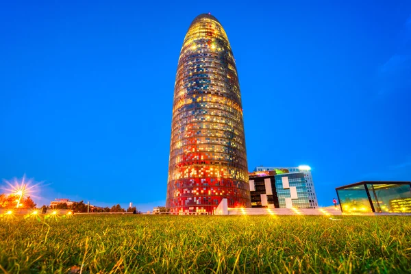 BARCELONA, ESPAÑA - 19 DE DICIEMBRE: Torre Agbar sobre Dis Tecnológico — Foto de Stock