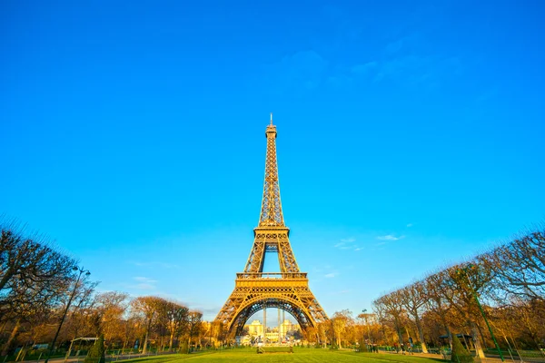 Эйфелева башня на рассвете, Париж . — стоковое фото