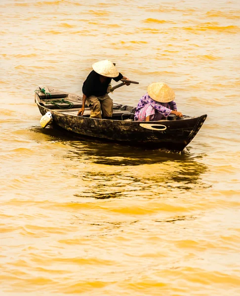 Barcos em um porto no delta Mekong, Can Tho, Vietnã — Fotografia de Stock