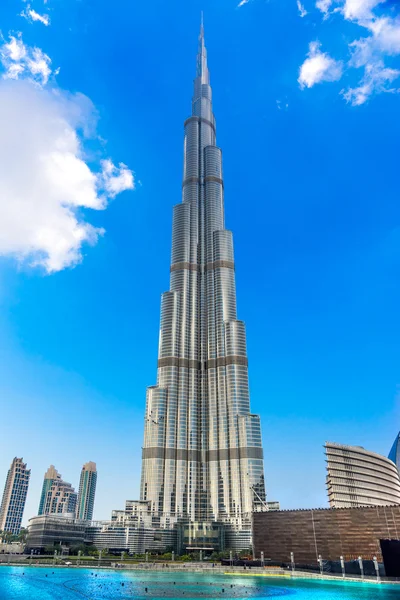 DUBAI, Emirati Arabi Uniti - 10 FEBBRAIO: facciata Burj Khalifa il 10, 20 febbraio — Foto Stock