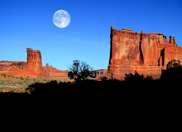 Landscape in Arches National Park with Full Moon — Stock Photo, Image