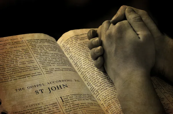 İncil'e dua eller