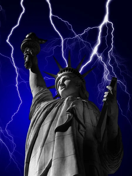 Statue of Liberty and Lightning — Stock Photo, Image