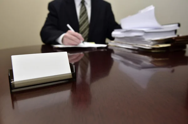 Homme d'affaires au bureau — Photo