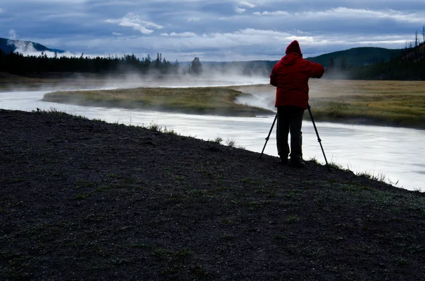 Fotograf na madison řeky yellowstone národního parku — Stock fotografie