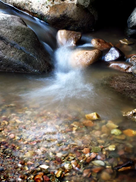 Flujo de agua en Creek — Foto de Stock