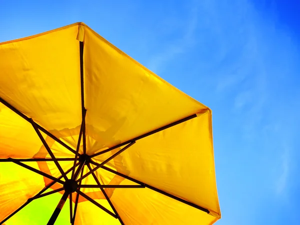 Yellow Umbrella and Blue Sky — Stock Photo, Image