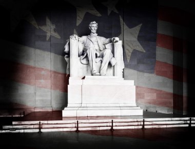 Lincoln Anıtı ve Amerikan bayrağı