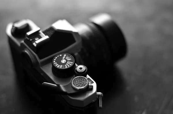 Vieil appareil photo et objectif pour la photographie — Photo