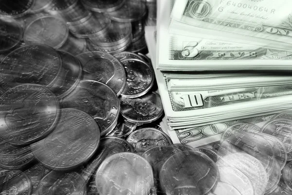 Hotovostní peníze bankovky a mince — Stock fotografie