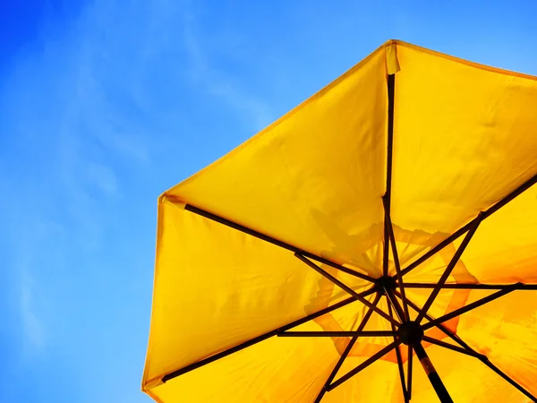 Yellow Umbrella and Blue Sky — Stock Photo, Image