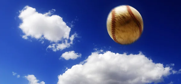 Baseball in aria — Foto Stock