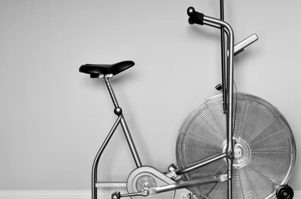 Bicicleta de ejercicio estacionaria — Foto de Stock