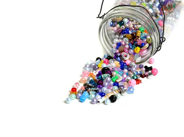 Glas mit Perlen für Bastelschmuck — Stockfoto