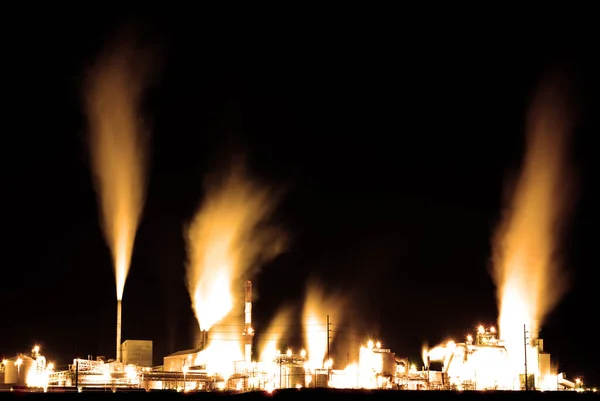 Oude Fabriek Pompt Vervuiling Stoom Door Schoorsteen Nachts Met Felle — Stockfoto