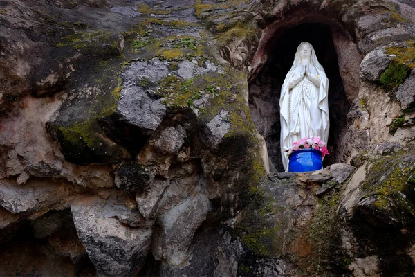 Posąg Maryi Dziewicy Religijną Modlitwę Medytację Religijną — Zdjęcie stockowe