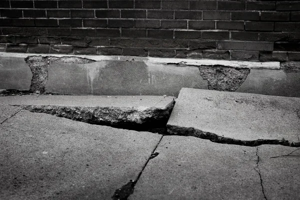 Brokent Cement Sidewalk Big Cracks Dangerous Walking — Stock Photo, Image