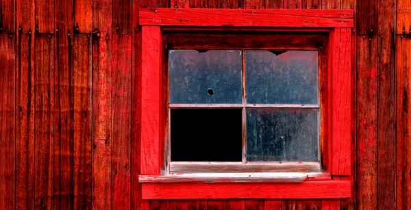 Antiguo Granero Rojo Marco Ventana Pared Madera Con Vidrio Fondo —  Fotos de Stock