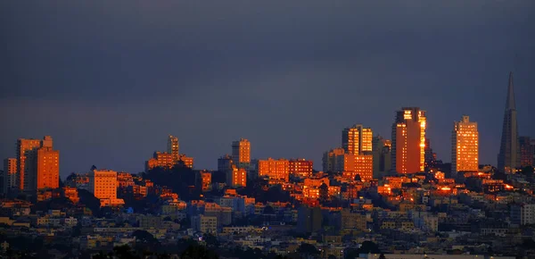 Golden Sunset Light Shining San Francisco City Building Skyline Skyscrapers — Stockfoto