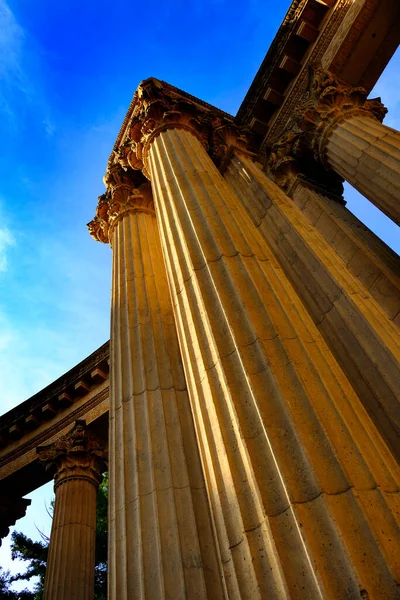 Pilares Columnas Edificio Con Arquitectura Cielo Luz — Foto de Stock