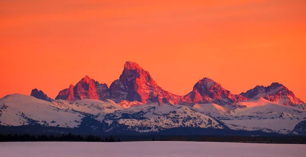 Teton Mountains Sunset Light Grand Tetons Winter Farm Field — стоковое фото