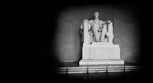 华盛顿特区林肯纪念馆的亚伯拉罕 林肯雕像 — 图库照片