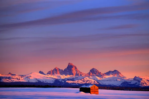 Montanhas Teton Luz Pôr Sol Grand Tetons Inverno Com Edifício — Fotografia de Stock
