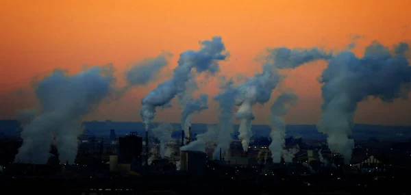 Fumaça Fábrica Subindo Poluição Nascer Sol — Fotografia de Stock