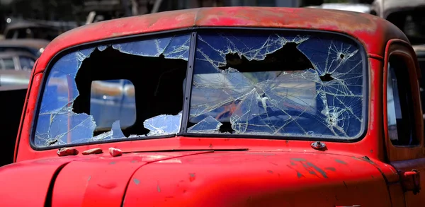 Old Car Dump Filled Wrecked Cars Broken Glass Parts — Stock fotografie