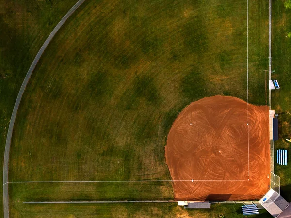 Letecký Pohled Bezpilotního Letounu Letícího Nad Venkovním Městským Baseballovým Hřištěm — Stock fotografie