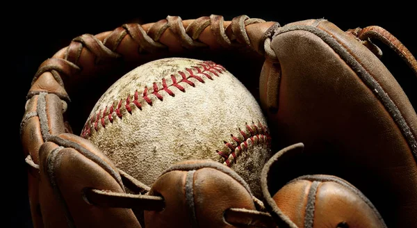 Worn Old Baseball Brown Leather Mitt Glove — Stock Photo, Image