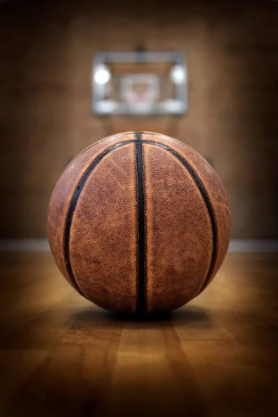 Basketbol Sahası Basketbol Potaları Jantlar Ahşap Zemin Yarışma Için Işıklar — Stok fotoğraf