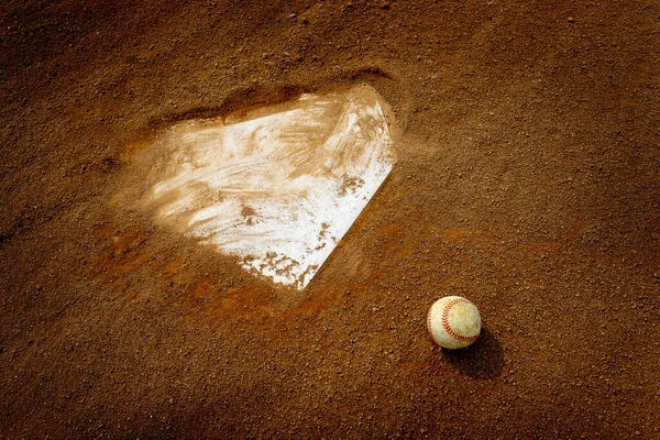 Altes Leder Baseball Auf Dem Feld Von Hause Teller Oder — Stockfoto