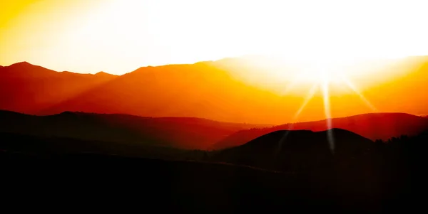 Východ Slunce Nebo Západ Slunce Horách Pohoří Nebe — Stock fotografie