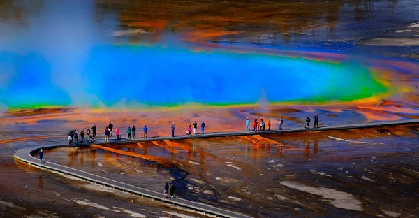 Grande Primavera Prismática Parque Nacional Yellowstone Com Vapor Subindo — Fotografia de Stock