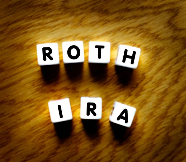Roth Ira Detalló Con Dados Para Planificación Jubilación Las Inversiones —  Fotos de Stock