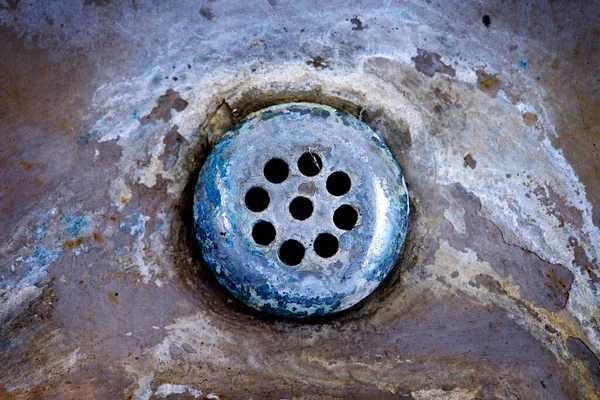 Old Worn Drain Sink Tub Mineral Deposits Stains Holes — 图库照片