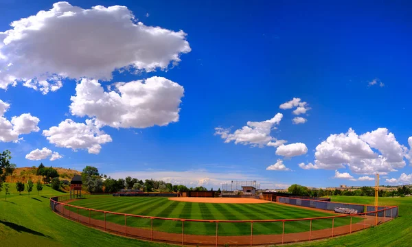 Manicured Mowed Grass Lines Baseball Field Diamond Blue Sky Clouds — Stock fotografie