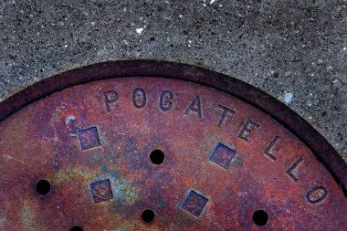Iron round man hole cover for sewer and utility with Pocatello