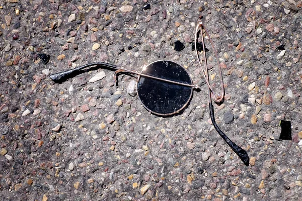 Broken Smashed Sunglasses Asphalt Concrete Road — Zdjęcie stockowe