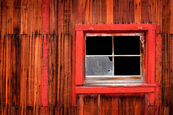 Detail Einer Alten Verwitterten Hölzernen Scheunenwand Mit Roten Farbfenstern Und — Stockfoto