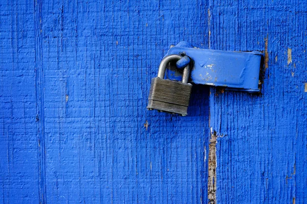 Мбаппе Синей Двери Синей Стене — стоковое фото
