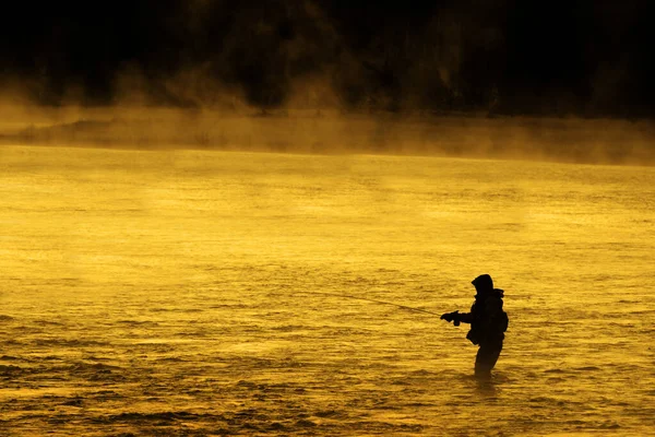 Silhouette Pêche Bobine Canne Pêche Dans Rivière Avec Lumière Soleil — Photo