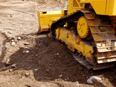 İnşaat için kir içinde ağır ekipman makineleri rayı