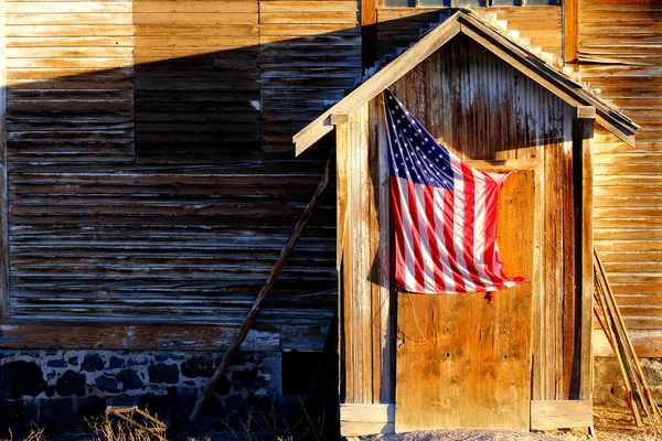 Old American Flag Weathered Building Wooden Door — Stock Photo, Image