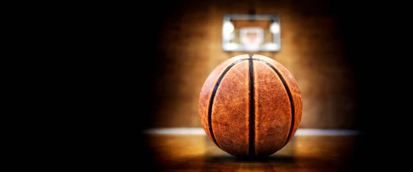 ボールフープ付きバスケットボールコートは 競争ゲームのための堅木の床とライトをリム — ストック写真