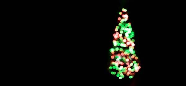 Árvore Natal Casa Com Luzes Brilhantes Quentes Desfocadas — Fotografia de Stock